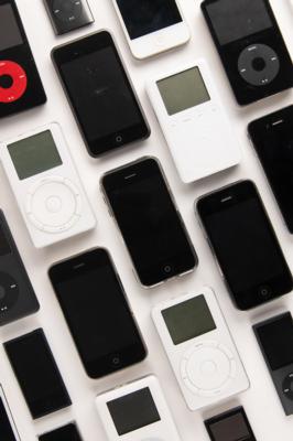 Lot #6122 Apple's Modern History - Collection of