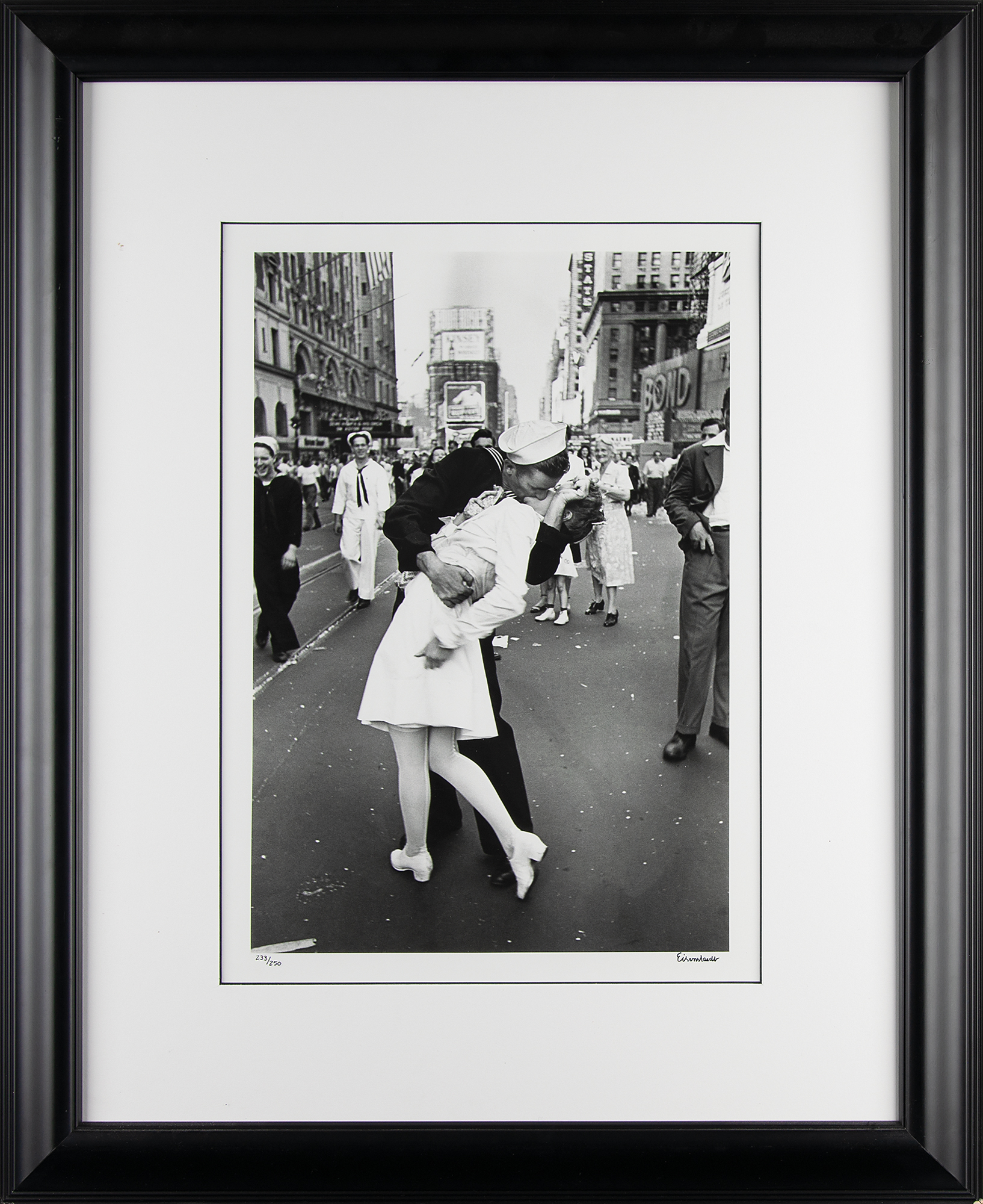 Alfred Eisenstaedt Oversized Signed Photograph - 'V-J Day in