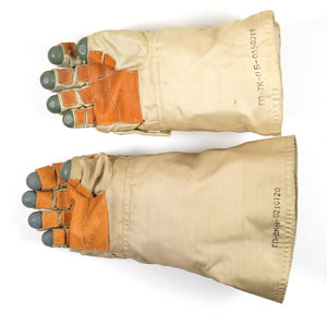 Lot #455 Orlan EVA Space Suit Gloves - Image 2