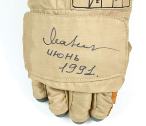 Lot #455 Orlan EVA Space Suit Gloves - Image 3