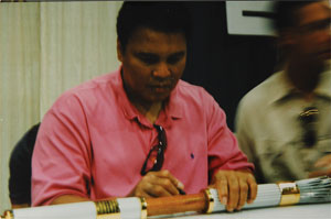 Lot #9134  Atlanta 1996 Summer Olympics Torch Signed By Muhammad Ali - Image 5