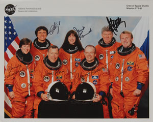 Lot #6527 Collection of (5) Space Shuttle Signed Photographs: STS-91, 96, 101, 103, and 114 - Image 5