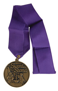 Lot #385 Presentation medal from Sword in the Stone - Image 1