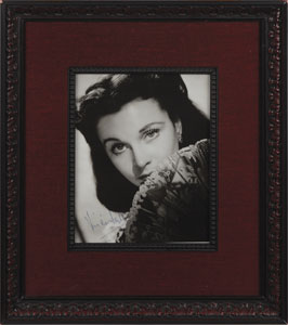 Lot #8101 Gone With the Wind: Vivien Leigh Signed Photograph - Image 1