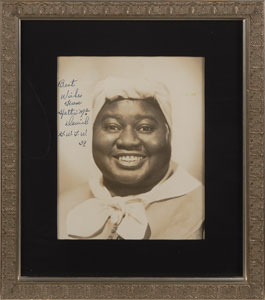 Lot #8106 Gone With the Wind: Hattie McDaniel Signed Photograph - Image 2