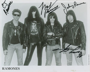 Lot #555 The Ramones - Image 1