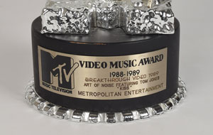 Lot #441  MTV Video Music Award: 'Kiss' - Image 3