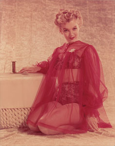 Lot #655 Marilyn Monroe - Image 1