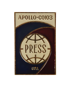 Lot #8427 Jack King's Apollo-Soyuz Pair of Medal Press Badges - Image 2