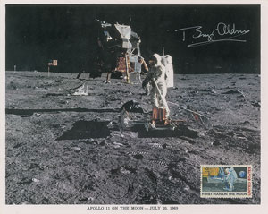 Lot #8239 Buzz Aldrin Pair of Signed Photographs - Image 1