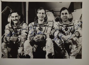 Lot #8439  Mir Flown Silk Cloth and Signed Crew Photo - Image 2