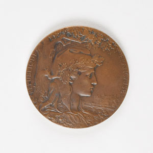 Lot #846  Paris 1900 Exposition Universelle/Summer Olympics Bronze Commemorative Medal with Original Case - Image 1