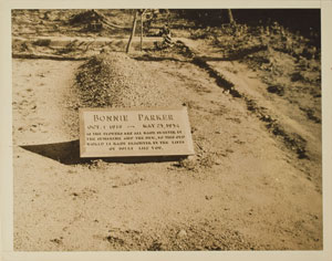 Lot #2059 Bonnie and Clyde Set of (4) Original Vintage Memorial Photographs  - Image 1