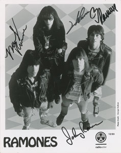 Lot #694 The Ramones - Image 1