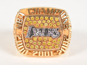 Lot #3241  Los Angeles Lakers 2000-2002 Commemorative Championship Ring - Image 1