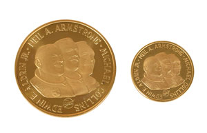 Lot #8326  Apollo 11 Pair of Man-in-Space Gold Medals - Image 3