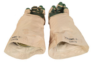 Lot #8190  Orlan EVA Cosmonaut Gloves - Image 2