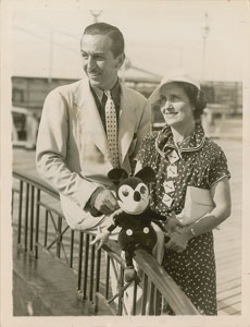 Lot #529 Walt Disney - Image 1
