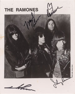 Lot #783 Ramones - Image 1