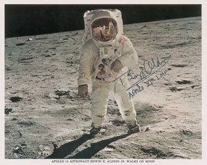 Lot #9069 Buzz Aldrin Signed Photograph