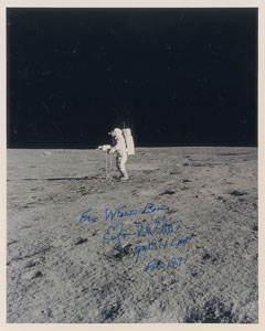 Lot #9105 Edgar Mitchell Pair of Signed Photographs - Image 2