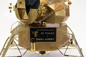 Lot #9157 Buzz Aldrin's Apollo 11 Cartier Solid Gold Lunar Module Replica - Image 2