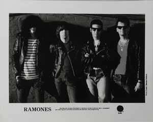 Lot #766 The Ramones - Image 3