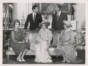 Lot #88  Royal Family - Image 3