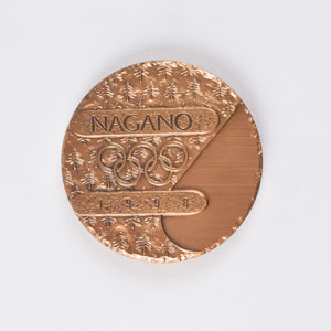 Lot #918  Nagano 1998 Winter Olympics Bronze Participation Medal - Image 1