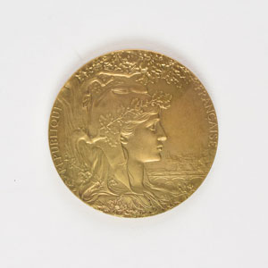 Lot #9512  Paris 1900 Exposition Universelle Gilt Bronze Award Medal - Image 2