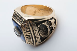 Lot #9409  1969 New York Mets World Series Championship Ring Salesman Sample - Image 4