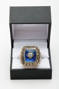 Lot #9409  1969 New York Mets World Series Championship Ring Salesman Sample - Image 5