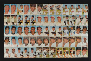 Lot #9206  1964 Topps Giants Collection of (185+) Cards with 25 Mantles - Image 3