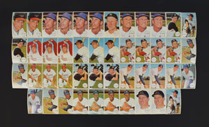 Lot #9206  1964 Topps Giants Collection of (185+) Cards with 25 Mantles - Image 4