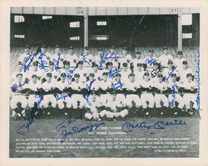 Lot #9301  NY Yankees 1951 Team Signed Photograph - Image 1
