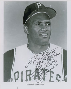 Lot #9247 Roberto Clemente Signed Photograph - Image 1