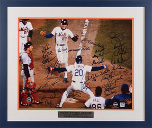 Lot #9297  NY Mets Oversized Signed Photograph - Image 1