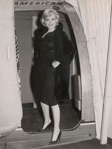 Lot #934 Marilyn Monroe - Image 1