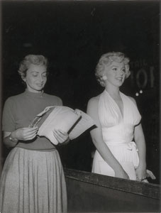 Lot #906 Marilyn Monroe - Image 1