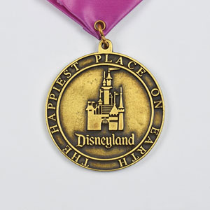 Lot #1126 Sword in the Stone presentation medal from Disneyland - Image 3