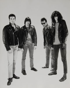 Lot #822 The Ramones - Image 1