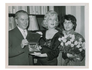 Lot #877 Marilyn Monroe and Anna Magnani - Image 1