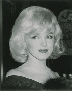 Lot #874 Marilyn Monroe - Image 1