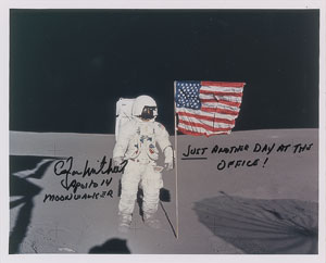 Lot #4386 Edgar Mitchell Signed Letter and Photograph - Image 1
