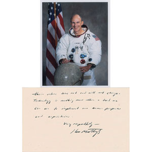 Lot #4572 Ken Mattingly Signed Letter and Photograph - Image 1