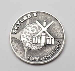 Lot #4595  Skylab 2 Unflown Robbins Medal - Image 1