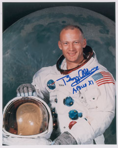 Lot #4474 Buzz Aldrin Signed Photograph - Image 1