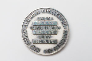 Lot #4429 Edgar Mitchell's Apollo 17 Unflown Robbins Medal - Image 2
