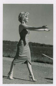 Lot #755 Marilyn Monroe - Image 1
