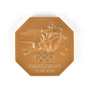 Lot #3114  Seoul 1988 Summer Olympics Bronze Participation Medal and Press Medal with Cases - Image 5